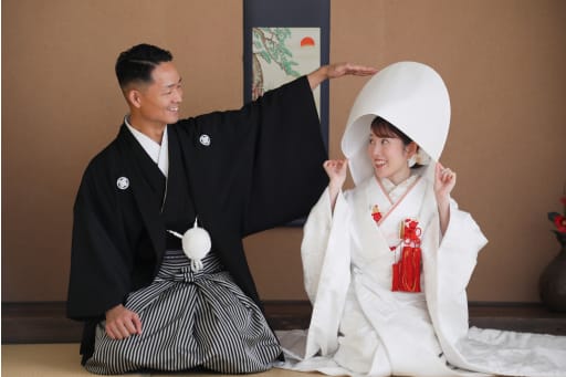 綿帽子をつけて