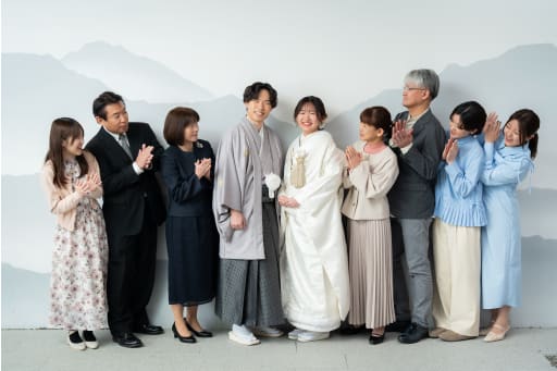 賑やかな家族写真も