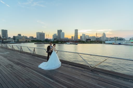 夕日とみなとみらいの景色