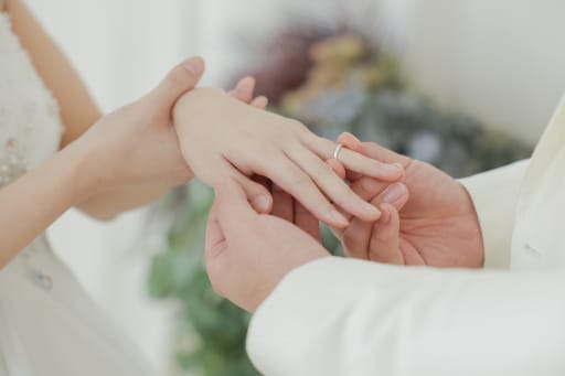 誓いの証を薬指に