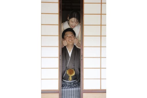 新婦様にされるがままの新郎様です☺︎