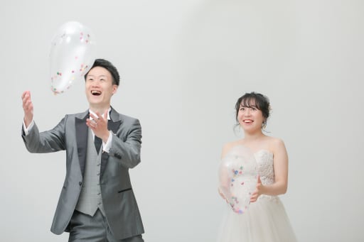 風船で無邪気に遊んで♪