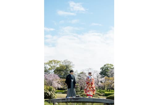 橋の上で