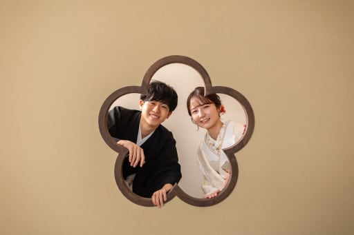 窓からひょっこり