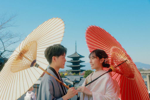  青空と八坂の塔を収めた爽やかな１枚