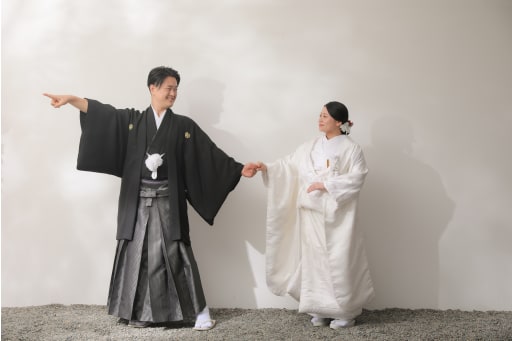 シンプルな白壁で