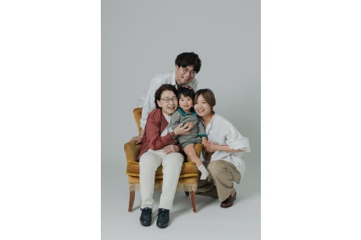 お子様を真ん中に寄り添っての写真を！