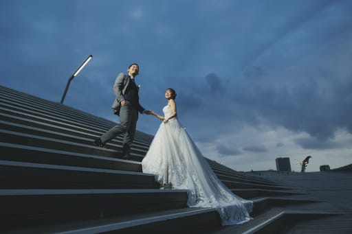 ドラマチックな夕暮れのステージ