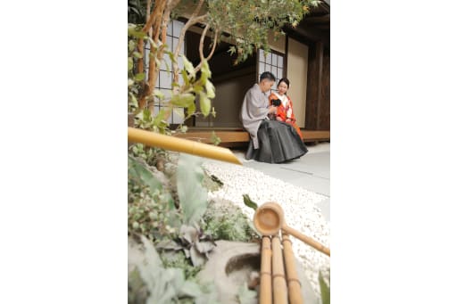 浅草店自慢のお茶室セットに移動してのショット。普段の様子を垣間見ているようですね…！