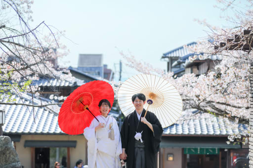 二人が訪れたのは春