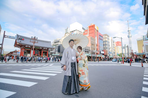 さらに、浅草店ではスタジオ撮影に雷門ミニロケの追加も可能です！