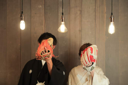 グローブでお顔隠し⚾