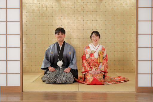 茶室で正座ショット