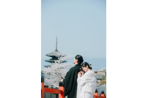 撮影の最後には、京都の美しい街並みを背景に
