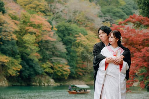 距離が近くなるバックハグも