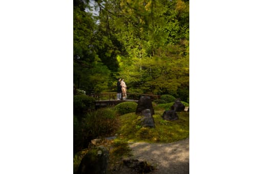 ラストは日本庭園の中で