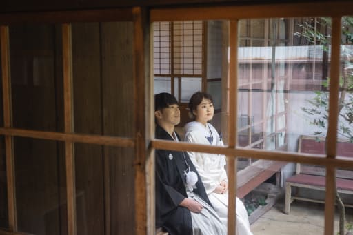 伝統の窓辺で心を通わせる時間