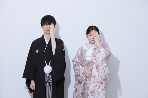 幸せを象徴するペア・ポーズ