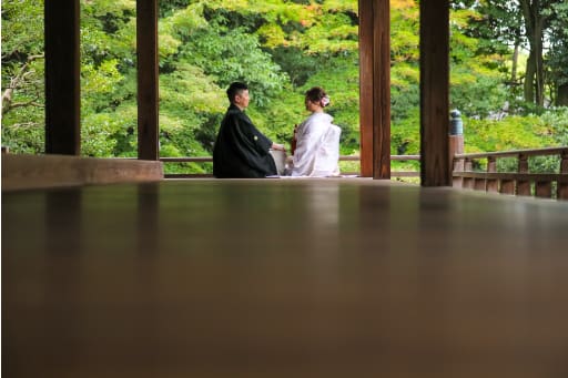  境内にある縁側での撮影