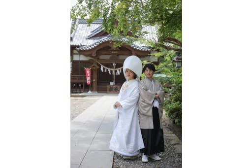 綿帽子をつけて