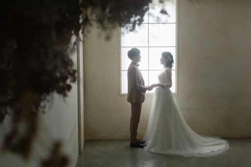 次に、窓越しの自然光を活かした逆光撮影。