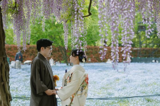 藤の花と一緒に