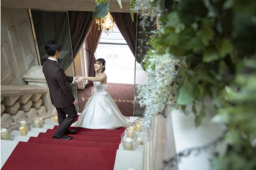 ご新婦様の手を引いて階段を上がる姿も素敵です！