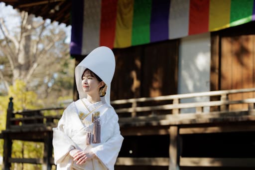 綿帽子をつけて