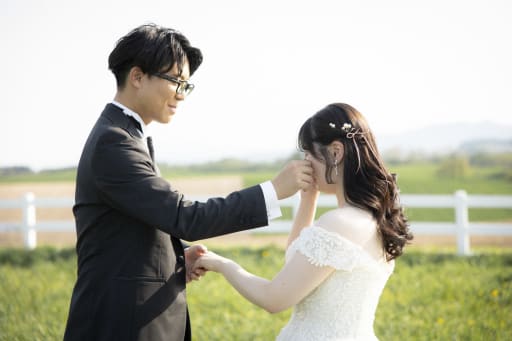 優しく涙を拭いてくれる新郎様にもグッときます
