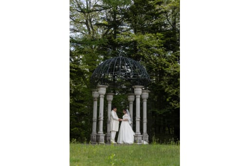 ガーデンにて。まるで鳥籠の中の2人がかわいい