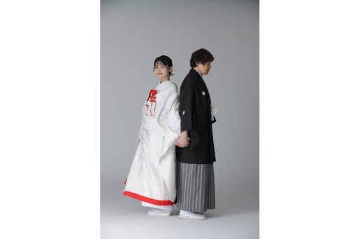 背中合わせで