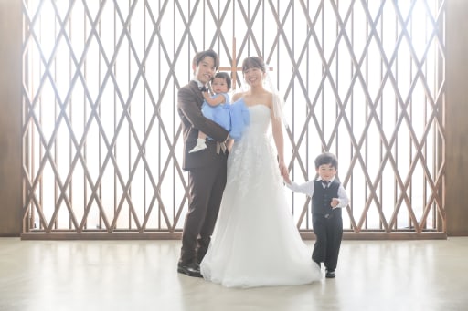 次に、妹ちゃんも加わって家族写真の撮影へ。