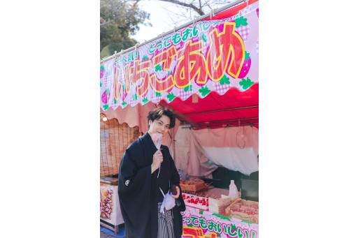 ご新婦様は、いちご飴をチョイス。