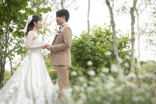 可憐な花に囲まれて