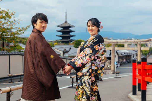 八坂の塔を背景に撮影スタート