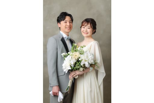 グレーの壁でシックな印象に
