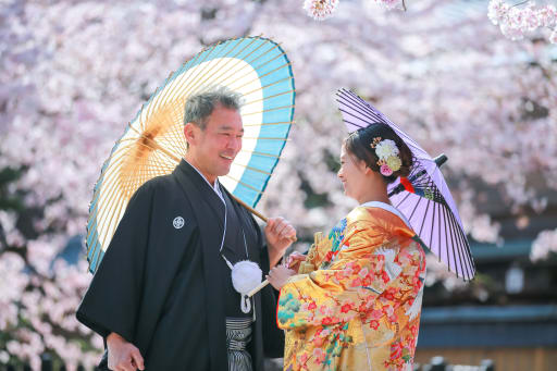  満開の桜の下で。