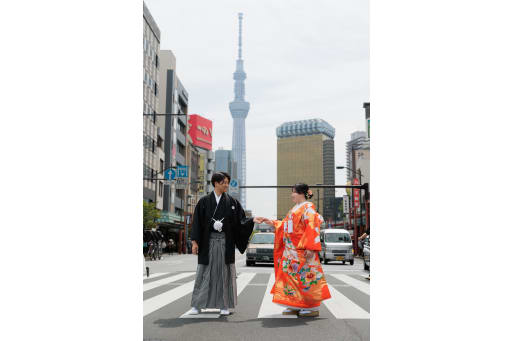 スカイツリーをバックに