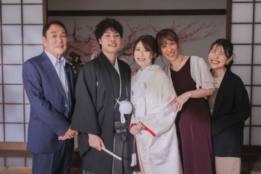 ふたりだけで撮影も素敵ですが、ご家族やご友人と撮影してもいい思い出になりますね！