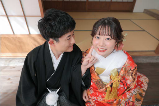 ほっぺをツン