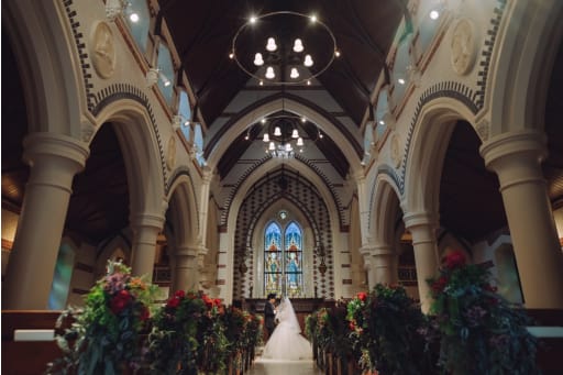 チャペルでのベールアップの１シーン