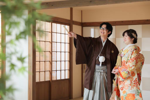 扇子の先には