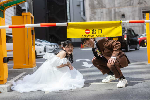 駐車場で