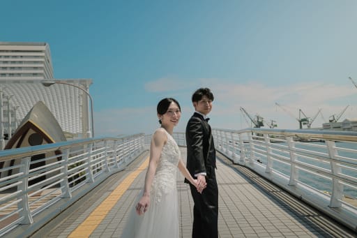太陽の照りつける中