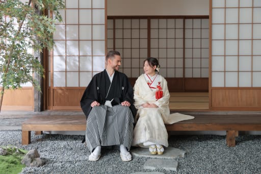 縁側に流れる、おふたりだけの特別な時間