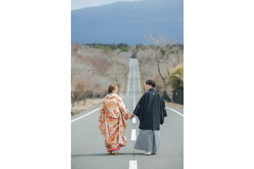 静岡、富士山撮影。まっすぐな道。北海道にもジェットコースターの丘がありますが、そんなイメージですね。