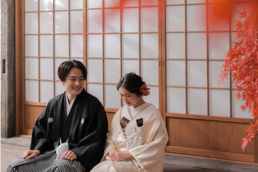 縁側に腰掛けて