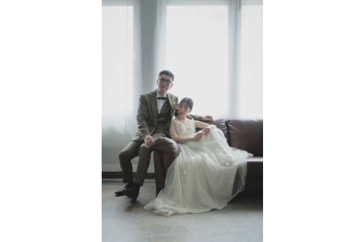 ソファーにかけて