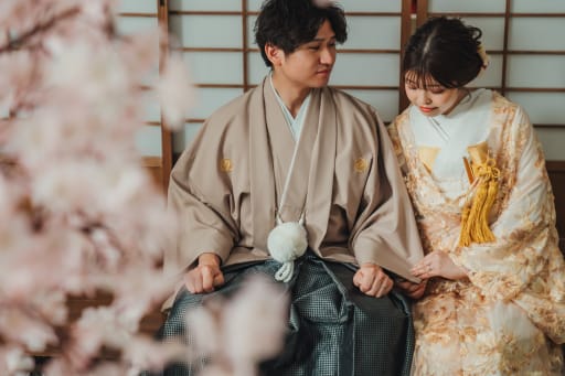 縁側で寄り添って