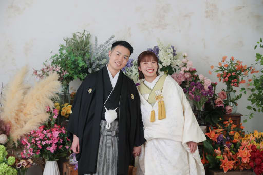 お花に囲まれるお二人